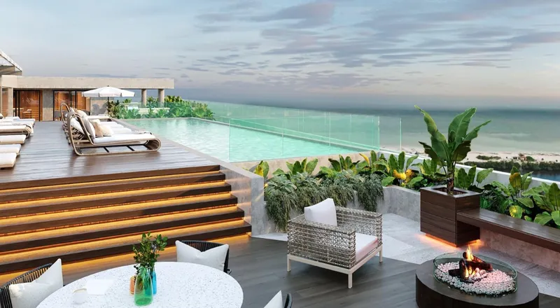 Lounge de rooftop con vistas al océano en sky bar y sky pool de BLAS en Puerto Cancún