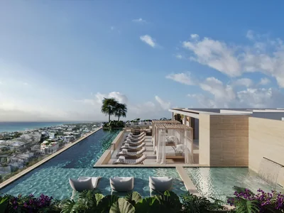 Alberca infinity en azotea con vistas panorámicas del skyline en residencia wellness Idilik en Playa del Carmen