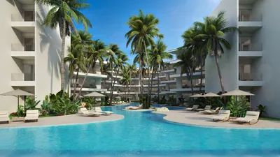 Alberca con residencias blancas en Puerto Aqua, Puerto Aventuras