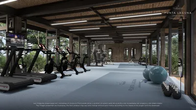 Gimnasio con equipo de fitness y vigas de madera en Punta Laguna, Playa del Carmen