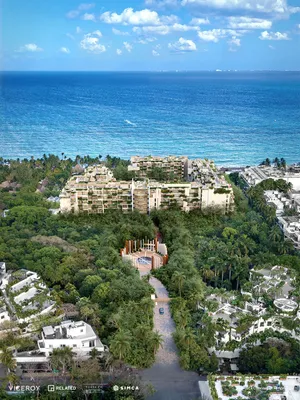 Vista aérea del resort en la selva en Viceroy Residences Playa del Carmen