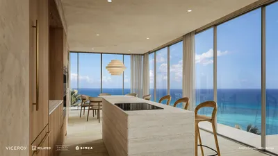 Baño con tina y vista al océano en Viceroy Residences Playa del Carmen