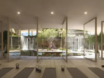 Gimnasio con equipos de fitness y paredes de vidrio en ZONNA N.01, Playa del Carmen
